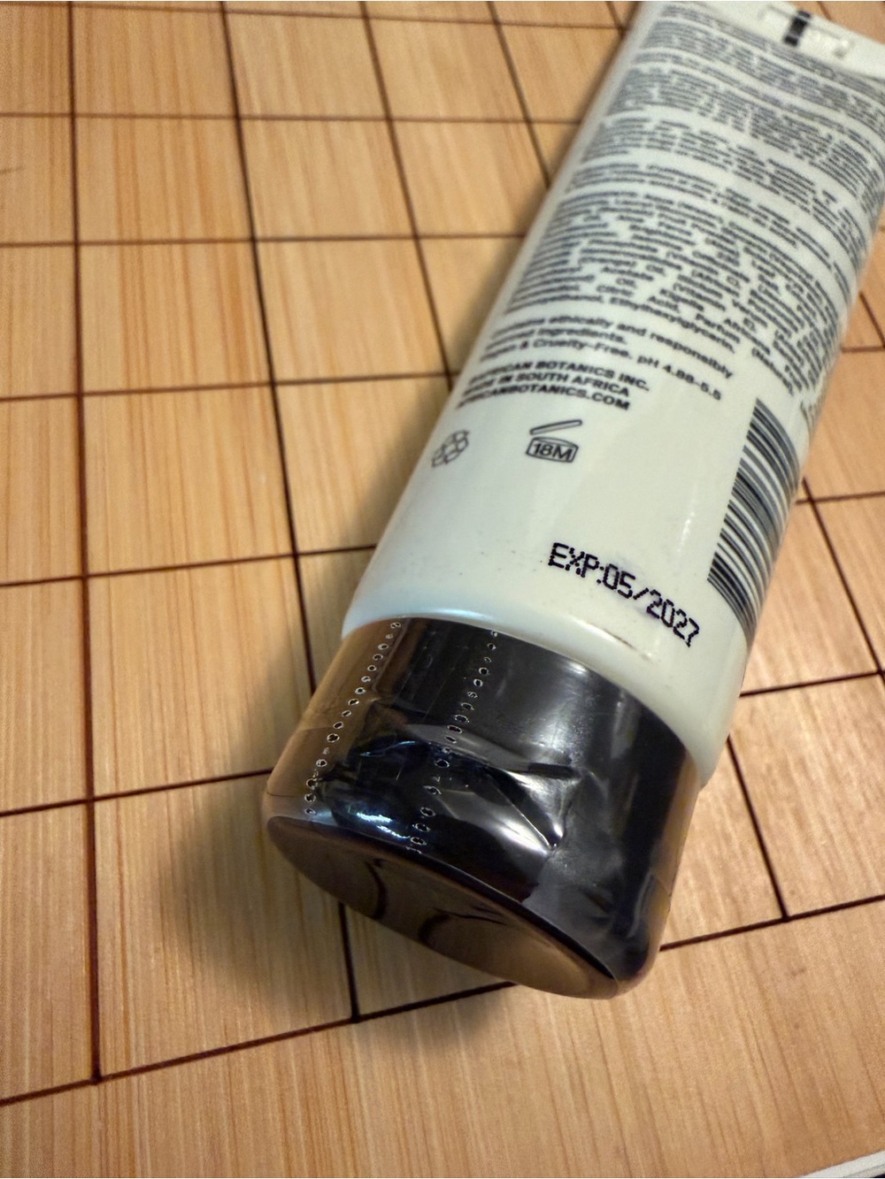 African Botanics Baobab Clay Oxygenating Cleanser - White Tube - Picture 3 of 3